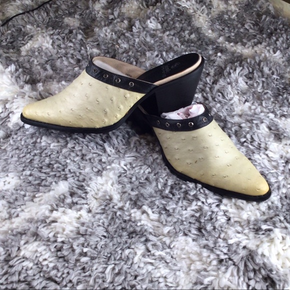 Cream colored Ostrich print Sedona West Mules - Picture 5 of 8